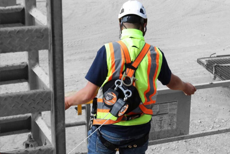 Why OSHA Compliant Fall Protection Harnesses Are Not Optional